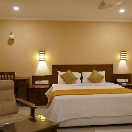 Hotel Plaza International Near Delhi Airport 新德里 外观 照片