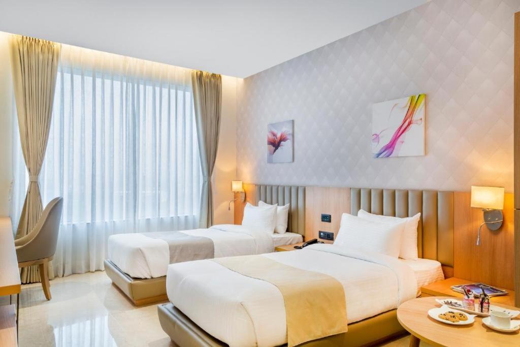 Hotel Plaza International Near Delhi Airport 新德里 客房 照片