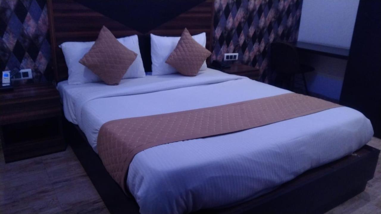 Hotel Plaza International Near Delhi Airport 新德里 外观 照片